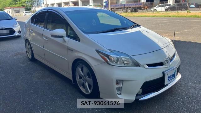Toyota PRIUS 2012-08 8282078-11