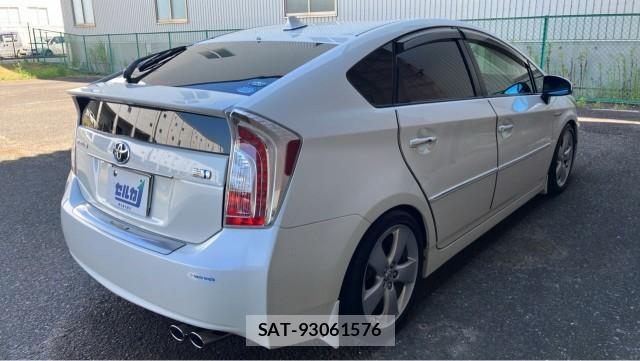 Toyota PRIUS 2012-08 8282078-12