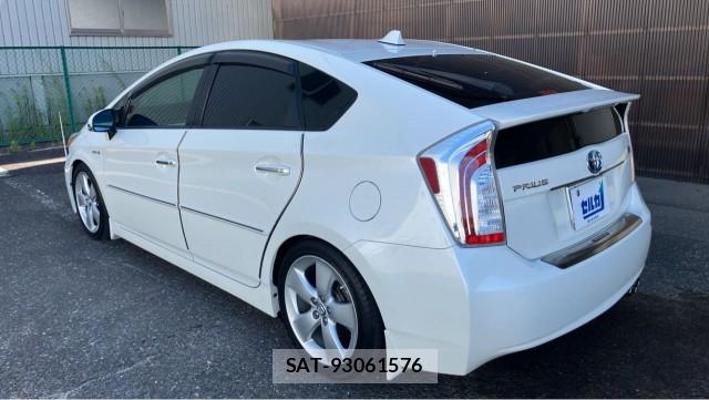 Toyota PRIUS 2012-08 8282078-13