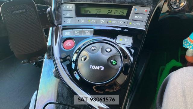 Toyota PRIUS 2012-08 8282078-14