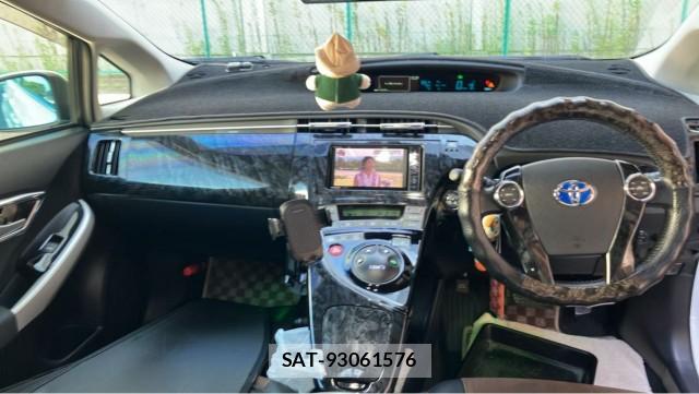 Toyota PRIUS 2012-08 8282078-2