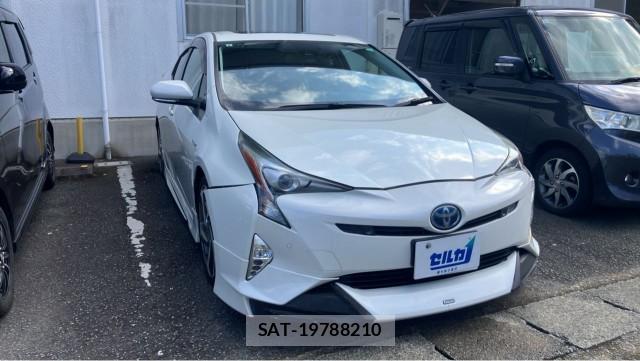 Toyota PRIUS 2017-08 8282104-11