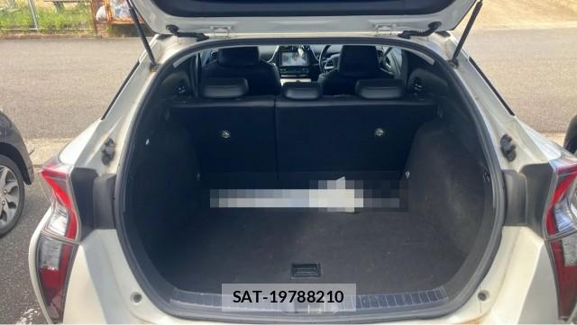 Toyota PRIUS 2017-08 8282104-17