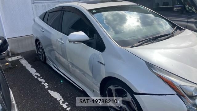 Toyota PRIUS 2017-08 8282104-3