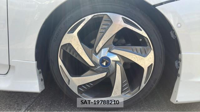 Toyota PRIUS 2017-08 8282104-8