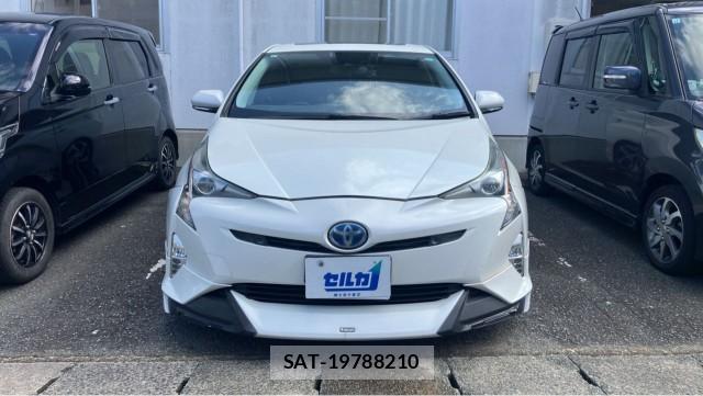 Toyota PRIUS 2017-08 8282104-9