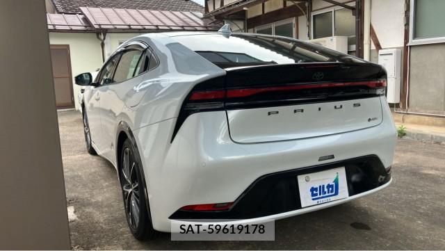 Toyota PRIUS 2024-09 8282146-5