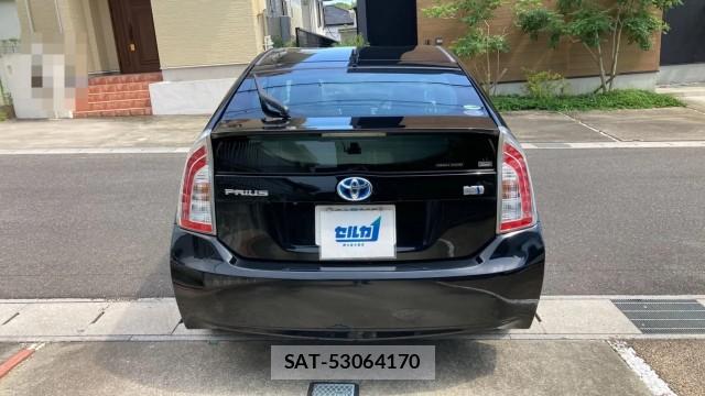 Toyota PRIUS 2015-01 8282175-1
