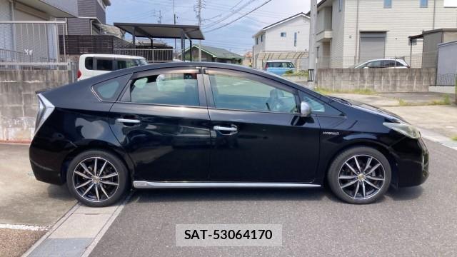 Toyota PRIUS 2015-01 8282175-10