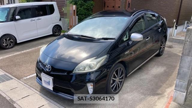 Toyota PRIUS 2015-01 8282175-11