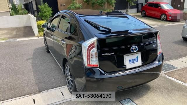 Toyota PRIUS 2015-01 8282175-12