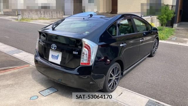 Toyota PRIUS 2015-01 8282175-13