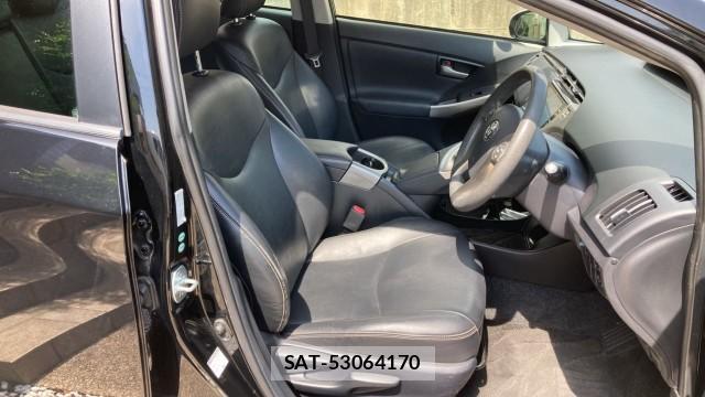 Toyota PRIUS 2015-01 8282175-5