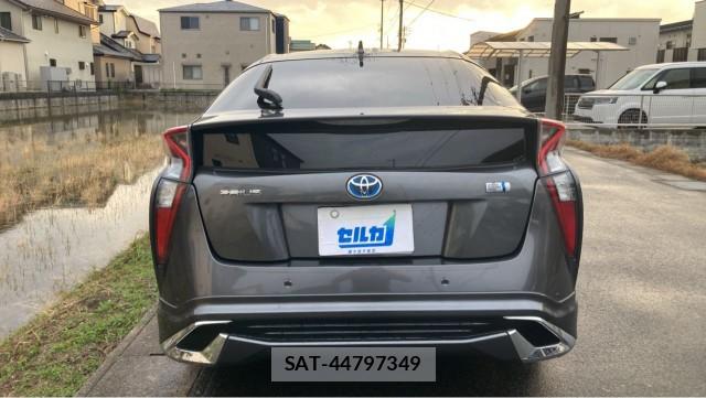 Toyota PRIUS 2018-07 8282236-1