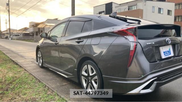 Toyota PRIUS 2018-07 8282236-10