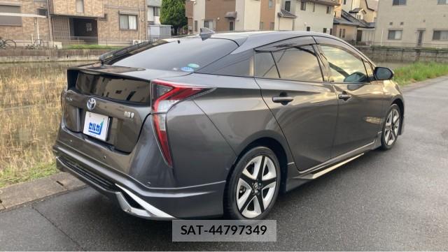 Toyota PRIUS 2018-07 8282236-12