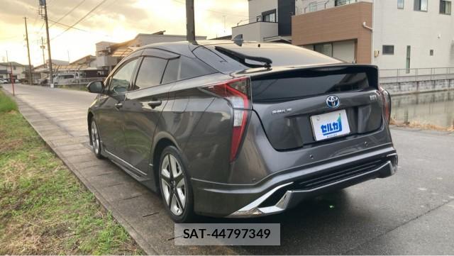 Toyota PRIUS 2018-07 8282236-13
