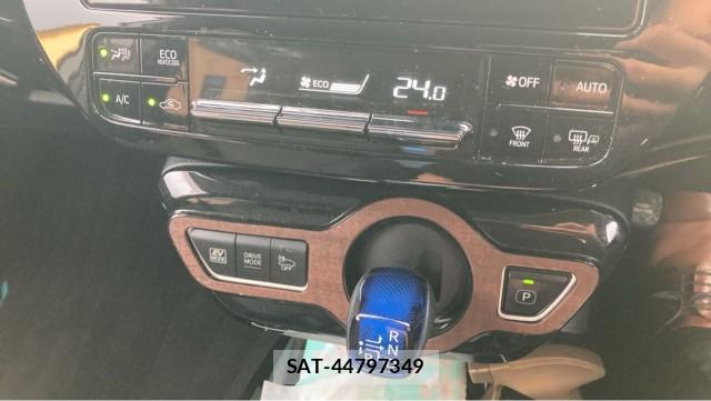 Toyota PRIUS 2018-07 8282236-14