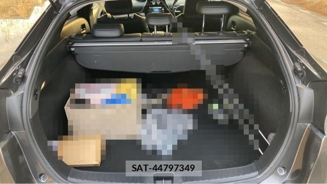 Toyota PRIUS 2018-07 8282236-17