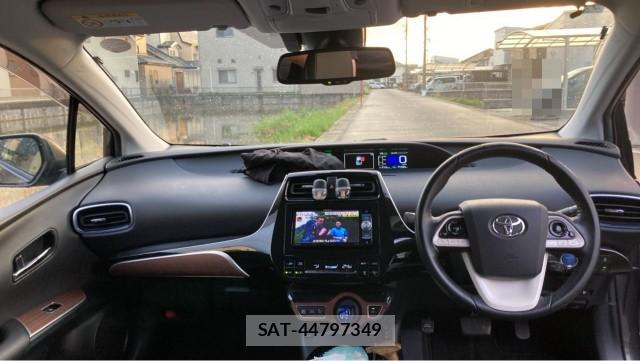 Toyota PRIUS 2018-07 8282236-2