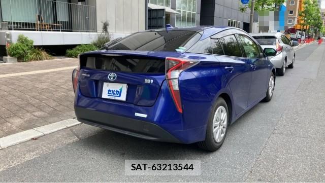 Toyota PRIUS 2016-03 8282263-12
