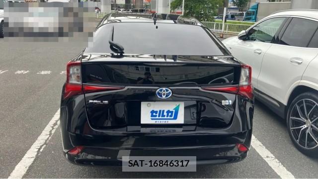 Toyota PRIUS 2019-08 8282268-1