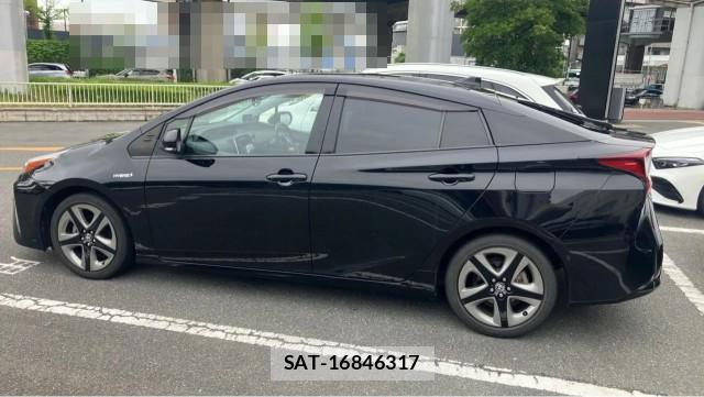 Toyota PRIUS 2019-08 8282268-10