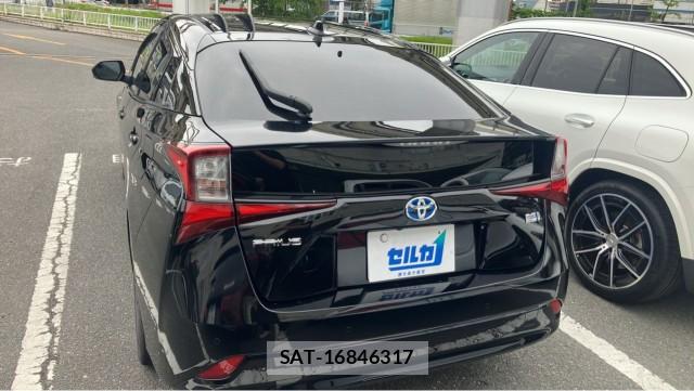 Toyota PRIUS 2019-08 8282268-13