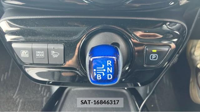 Toyota PRIUS 2019-08 8282268-14
