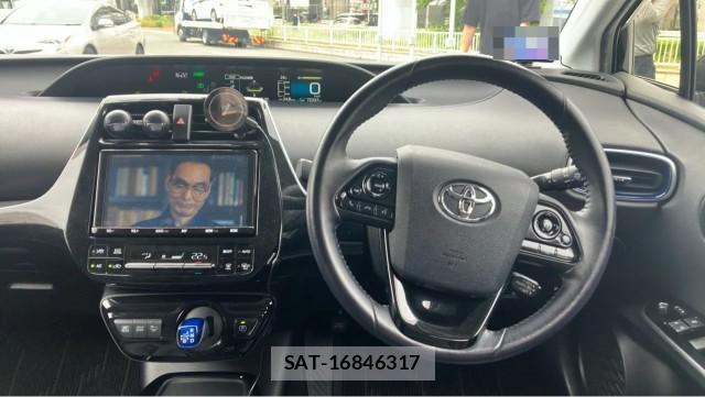 Toyota PRIUS 2019-08 8282268-16