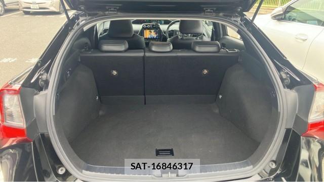Toyota PRIUS 2019-08 8282268-17