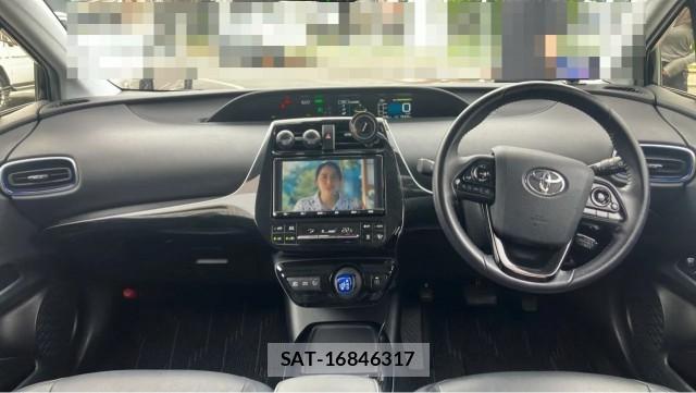 Toyota PRIUS 2019-08 8282268-2