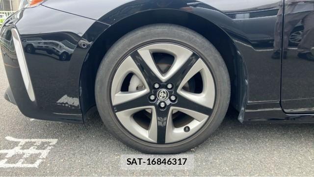 Toyota PRIUS 2019-08 8282268-8