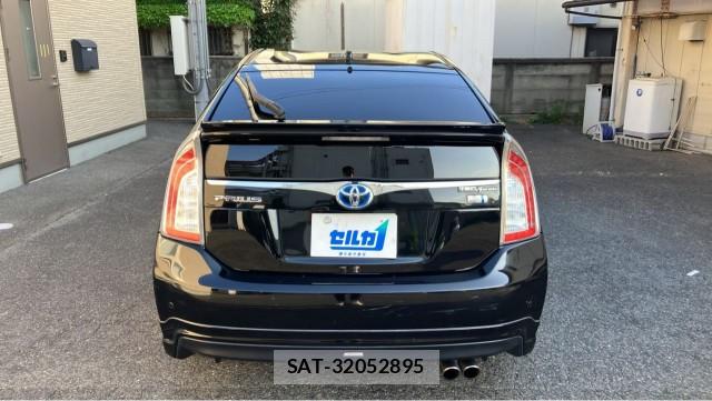 Toyota PRIUS 2012-03 8282273-1