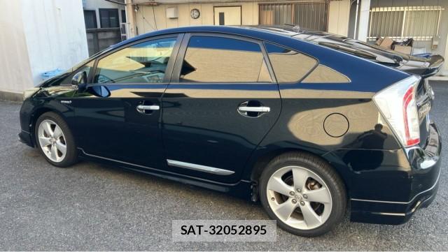 Toyota PRIUS 2012-03 8282273-10