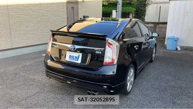 Toyota PRIUS 2012-03 8282273-12