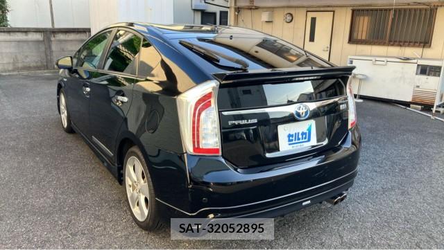 Toyota PRIUS 2012-03 8282273-13