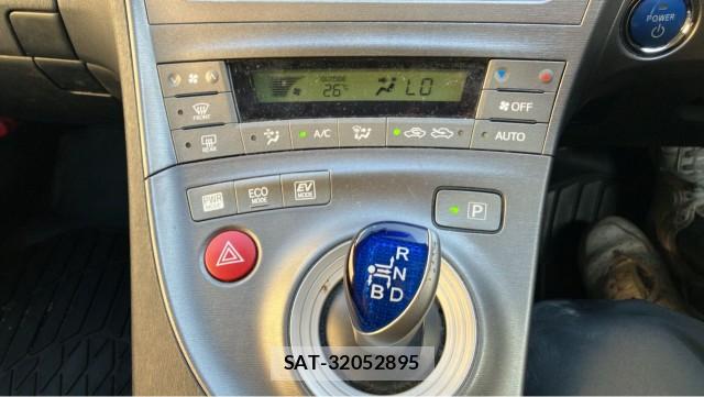 Toyota PRIUS 2012-03 8282273-14