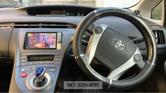 Toyota PRIUS 2012-03 8282273-16