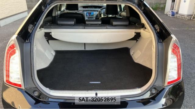 Toyota PRIUS 2012-03 8282273-17