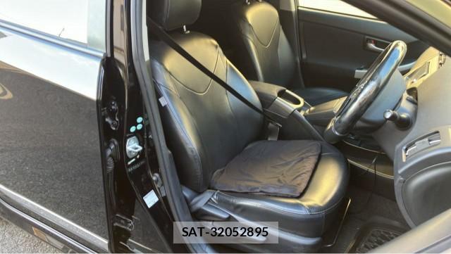 Toyota PRIUS 2012-03 8282273-5