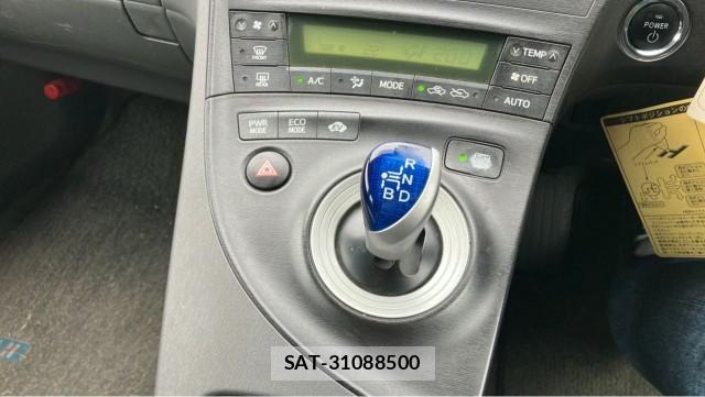 Toyota PRIUS 2011-05 8282316-14