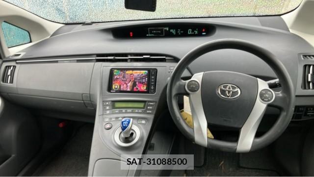Toyota PRIUS 2011-05 8282316-2