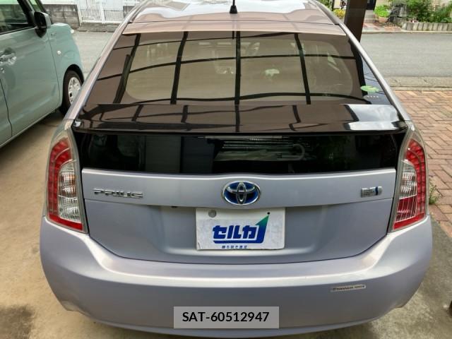 Toyota PRIUS 2014-08 8282325-1