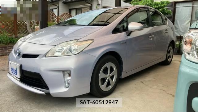 Toyota PRIUS 2014-08 8282325-10