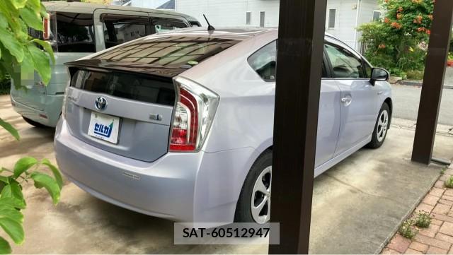 Toyota PRIUS 2014-08 8282325-12