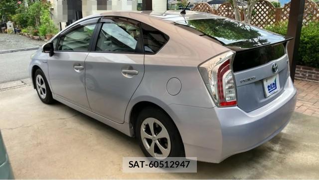 Toyota PRIUS 2014-08 8282325-13