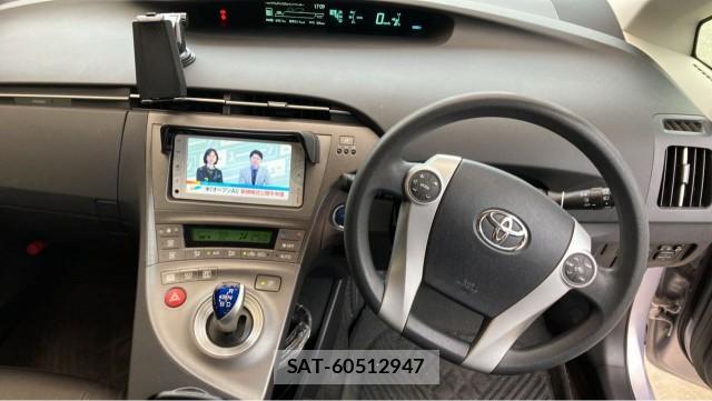 Toyota PRIUS 2014-08 8282325-16