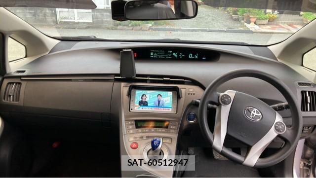 Toyota PRIUS 2014-08 8282325-2