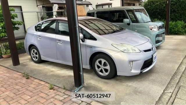 Toyota PRIUS 2014-08 8282325-3
